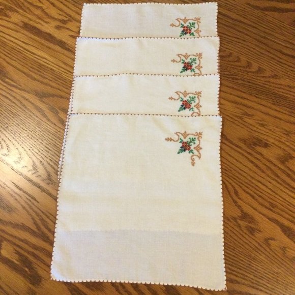 Set of 4 Antique Linen Napkins - Picture 5 of 5